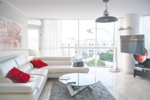 Condo in Miami Beach, Florida, 2 bedrooms  № 1128737 - photo 29