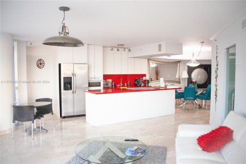 Condo in Miami Beach, Florida, 2 bedrooms  № 1128737 - photo 30