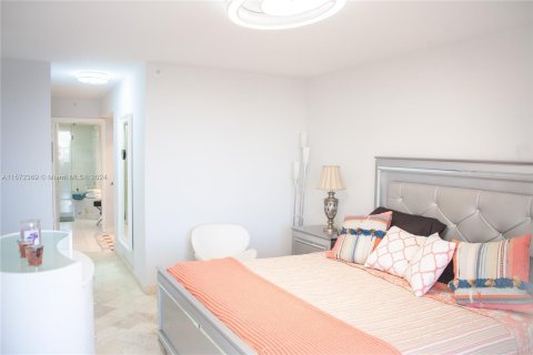 Condo in Miami Beach, Florida, 2 bedrooms  № 1128737 - photo 20