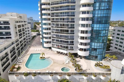 Condo in Miami Beach, Florida, 2 bedrooms  № 1128737 - photo 3