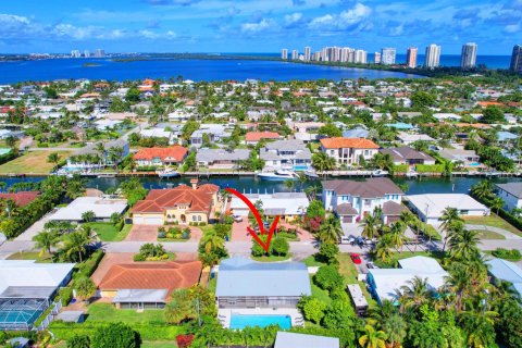 Villa ou maison à vendre à Riviera Beach, Floride: 4 chambres, 168.99 m2 № 868414 - photo 2