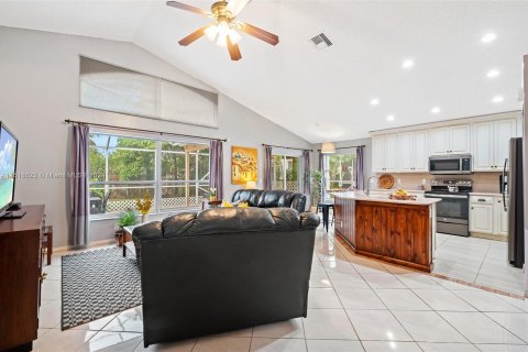 Villa ou maison à vendre à Pembroke Pines, Floride: 4 chambres, 217.3 m2 № 963024 - photo 13