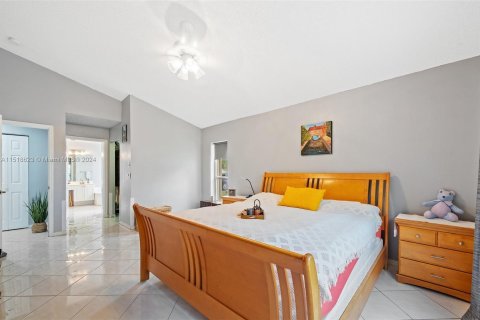 Villa ou maison à vendre à Pembroke Pines, Floride: 4 chambres, 217.3 m2 № 963024 - photo 17