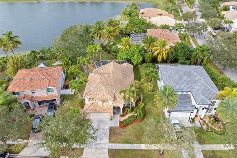 Villa ou maison à vendre à Pembroke Pines, Floride: 4 chambres, 217.3 m2 № 963024 - photo 4