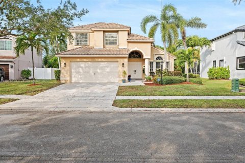 Villa ou maison à vendre à Pembroke Pines, Floride: 4 chambres, 217.3 m2 № 963024 - photo 2