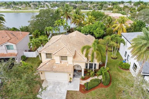 Villa ou maison à vendre à Pembroke Pines, Floride: 4 chambres, 217.3 m2 № 963024 - photo 3