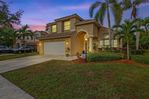 Villa ou maison à vendre à Pembroke Pines, Floride: 4 chambres, 217.3 m2 № 963024 - photo 1