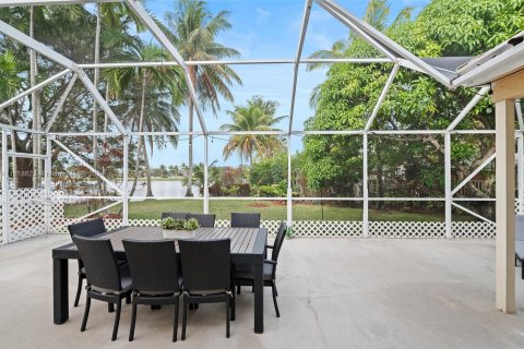 Villa ou maison à vendre à Pembroke Pines, Floride: 4 chambres, 217.3 m2 № 963024 - photo 30