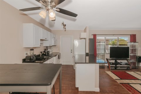 Condo in Pompano Beach, Florida, 1 bedroom  № 1187008 - photo 10