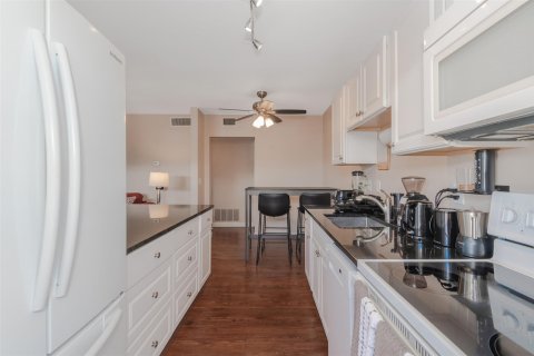 Condo in Pompano Beach, Florida, 1 bedroom  № 1187008 - photo 7