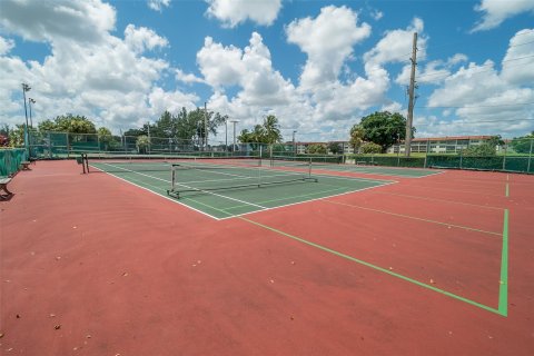 Condo in Pembroke Pines, Florida, 2 bedrooms  № 1146695 - photo 21