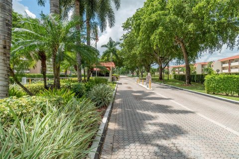 Condo in Pembroke Pines, Florida, 2 bedrooms  № 1146695 - photo 3