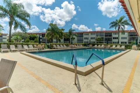 Copropriété à vendre à Pembroke Pines, Floride: 2 chambres, 108.7 m2 № 1146695 - photo 30