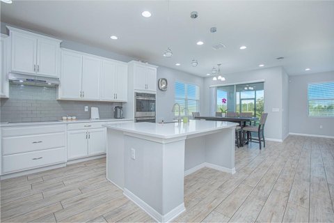 Casa en venta en Orlando, Florida, 5 dormitorios, 349.03 m2 № 1300457 - foto 5