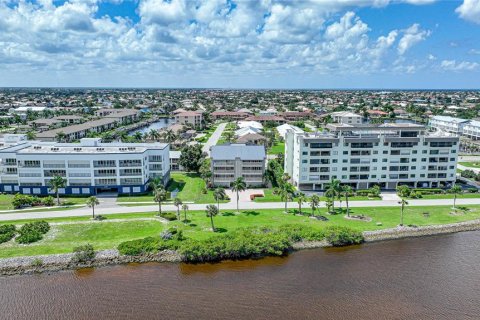 Copropriété à vendre à Punta Gorda, Floride: 2 chambres, 123.93 m2 № 1297913 - photo 2