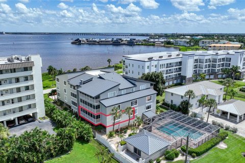 Copropriété à vendre à Punta Gorda, Floride: 2 chambres, 123.93 m2 № 1297913 - photo 1