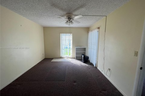 Condominio en venta en Pembroke Pines, Florida, 1 dormitorio, 72.46 m2 № 1009127 - foto 18