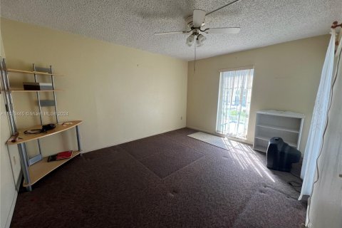 Condominio en venta en Pembroke Pines, Florida, 1 dormitorio, 72.46 m2 № 1009127 - foto 19