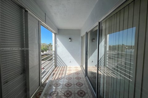 Condominio en venta en Pembroke Pines, Florida, 1 dormitorio, 72.46 m2 № 1009127 - foto 26