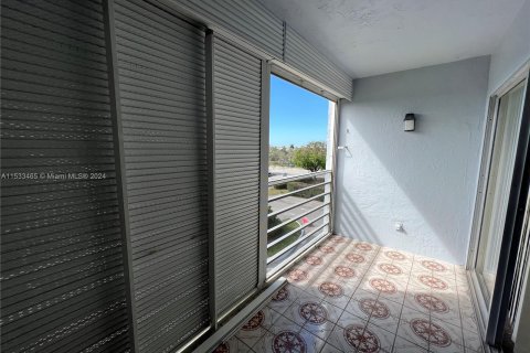 Condominio en venta en Pembroke Pines, Florida, 1 dormitorio, 72.46 m2 № 1009127 - foto 27