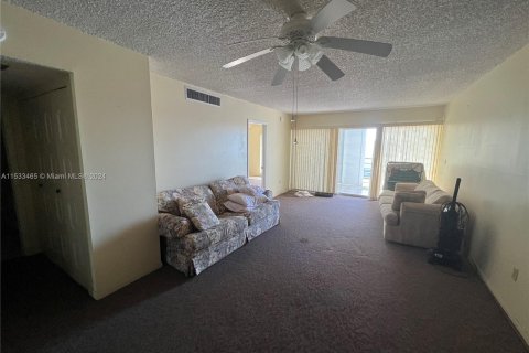 Condominio en venta en Pembroke Pines, Florida, 1 dormitorio, 72.46 m2 № 1009127 - foto 16