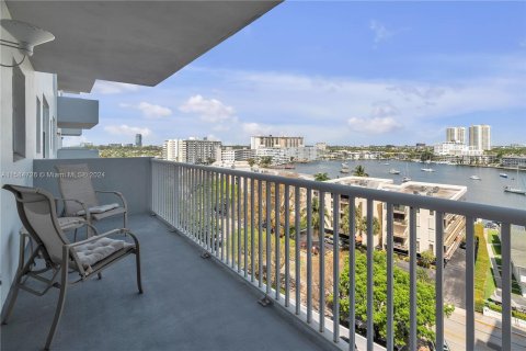 Condominio en venta en Hallandale Beach, Florida, 2 dormitorios, 121.79 m2 № 1170640 - foto 25