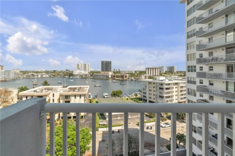Condominio en venta en Hallandale Beach, Florida, 2 dormitorios, 121.79 m2 № 1170640 - foto 26