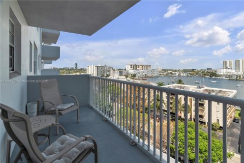 Condominio en venta en Hallandale Beach, Florida, 2 dormitorios, 121.79 m2 № 1170640 - foto 27