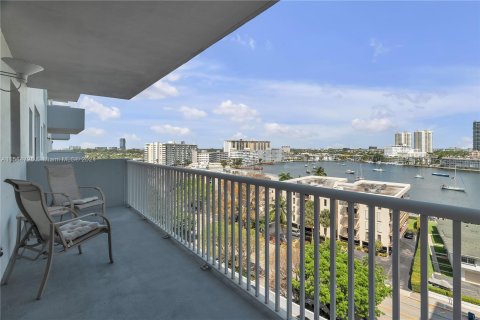 Condominio en venta en Hallandale Beach, Florida, 2 dormitorios, 121.79 m2 № 1170640 - foto 28