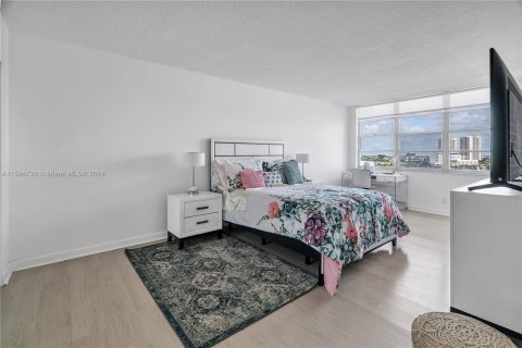 Condominio en venta en Hallandale Beach, Florida, 2 dormitorios, 121.79 m2 № 1170640 - foto 18