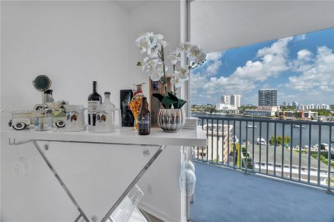 Condominio en venta en Hallandale Beach, Florida, 2 dormitorios, 121.79 m2 № 1170640 - foto 8