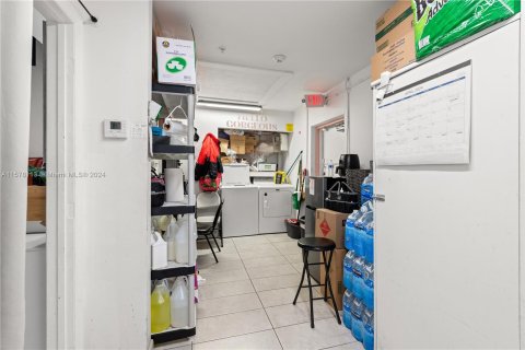 Propiedad comercial en venta en Miami Beach, Florida № 1170841 - foto 12