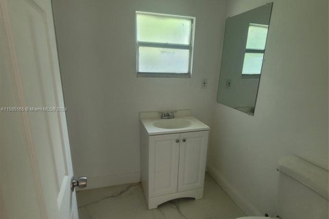 House in Hollywood, Florida 3 bedrooms, 164.81 sq.m. № 1170839 - photo 11