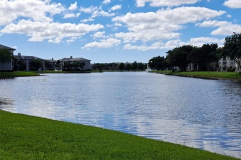 Condo in Davie, Florida, 2 bedrooms  № 1170838 - photo 2