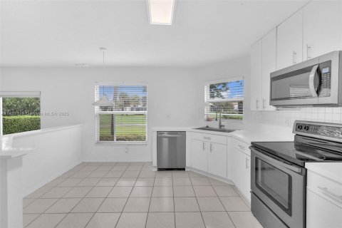 Villa ou maison à vendre à Pembroke Pines, Floride: 4 chambres, 233.46 m2 № 652220 - photo 8