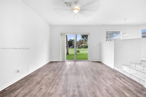 Villa ou maison à vendre à Pembroke Pines, Floride: 4 chambres, 233.46 m2 № 652220 - photo 9