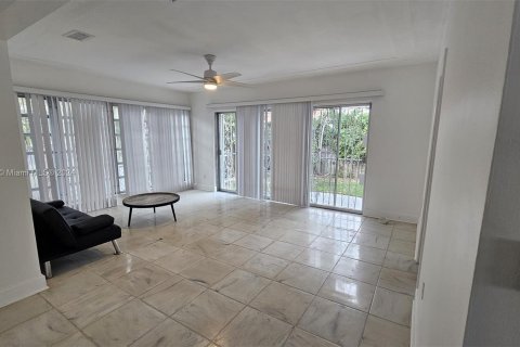 Villa ou maison à vendre à Surfside, Floride: 3 chambres, 181.16 m2 № 967819 - photo 6