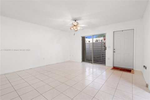 Townhouse in Plantation, Florida 3 bedrooms, 151.62 sq.m. № 1118463 - photo 4