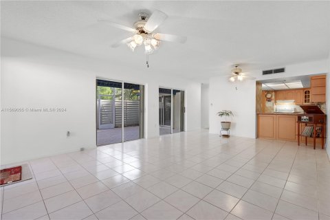 Townhouse in Plantation, Florida 3 bedrooms, 151.62 sq.m. № 1118463 - photo 3