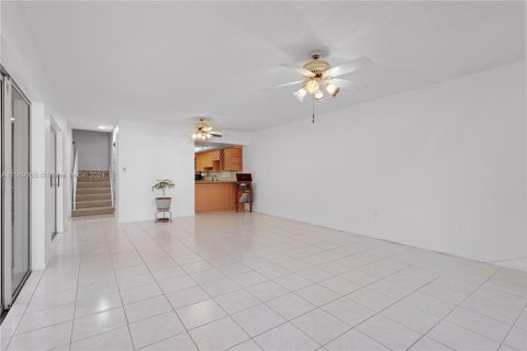 Townhouse in Plantation, Florida 3 bedrooms, 151.62 sq.m. № 1118463 - photo 2