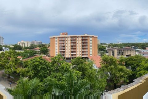 Condo in Coral Gables, Florida, 1 bedroom  № 1330074 - photo 24