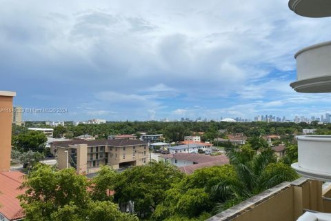 Condo in Coral Gables, Florida, 1 bedroom  № 1330074 - photo 23