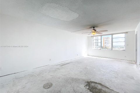 Condo in Pompano Beach, Florida, 1 bedroom  № 1330075 - photo 14