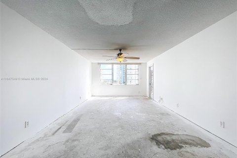 Condo in Pompano Beach, Florida, 1 bedroom  № 1330075 - photo 15