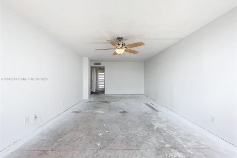 Condo in Pompano Beach, Florida, 1 bedroom  № 1330075 - photo 17