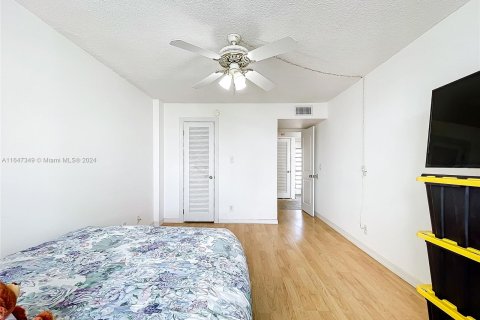 Condo in Pompano Beach, Florida, 1 bedroom  № 1330075 - photo 23