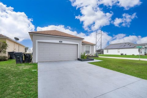 House in Davenport, Florida 5 bedrooms, 173.08 sq.m. № 1353227 - photo 1