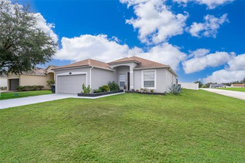 House in Davenport, Florida 5 bedrooms, 173.08 sq.m. № 1353227 - photo 3