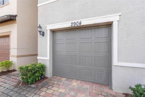 Townhouse in Palm Springs, Florida 3 bedrooms, 149.76 sq.m. № 880225 - photo 7