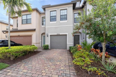 Townhouse in Palm Springs, Florida 3 bedrooms, 149.76 sq.m. № 880225 - photo 3